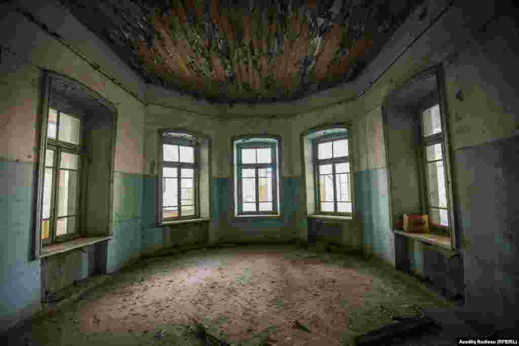 1941-45-ci illərdə Tağıyevin bağ evi təxliyə hospitalı kimi fəaliyyət göstərməyə başlayıb. Bu otaq həkimlərin otağı olub