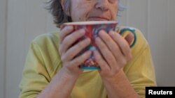 Ispijanje čaja (foto-arhiv)