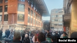 Fotografi nga protesta në Teheran.