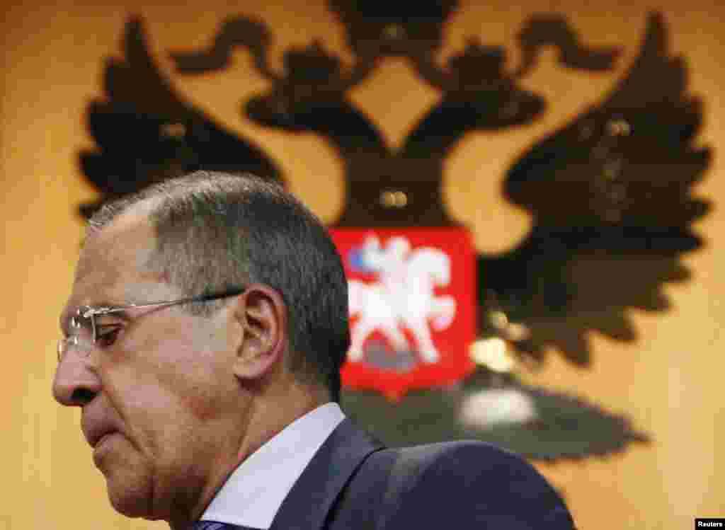 Ministrul rus de externe, Sergei Lavrov, a declarat la Moscova că orice acțiune militară a puterilor occidentale împotriva Siriei, fără un mandat din partea Organizației Națiunilor Unite, va fi o încălcare gravă a dreptului internațional. 