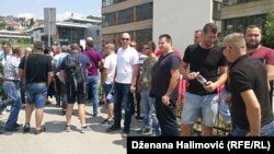 Protest radnika Aluminija pred Valdom Federacije BiH