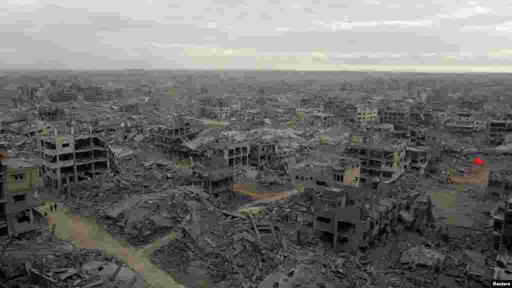 O imagine din dronă arată distrugerile dintr-un cartier rezidențial după retragerea forțelor israeliene, în orașul Gaza, 12 octombrie 2025.