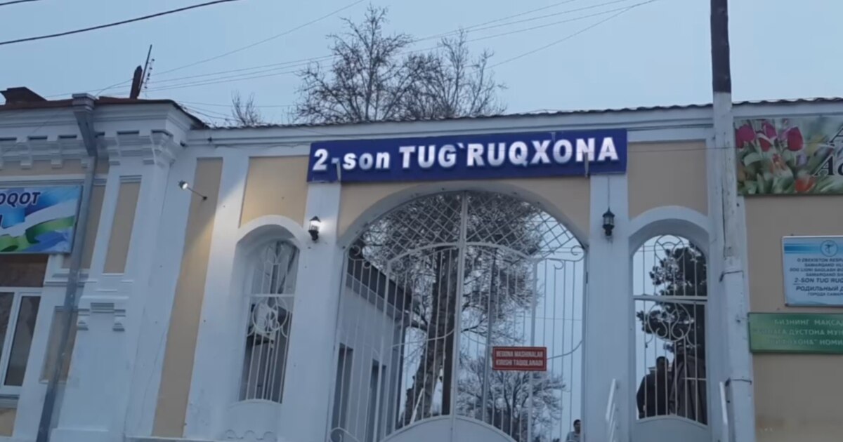 Portlashdan keyin tomogimdagi oq doglar Ginekologning ayolning qinini tekshirayotgan yaqindan surati