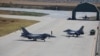 Trei aeronave F-16 Fighting Falcon cumpărate de România din Norvegia, au aterizat joi, 28 august, în Baza 86 Aeriană Borcea. Foto: Ministerul Apărării din România (MApN).