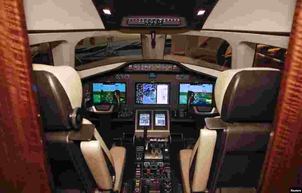 Cessna Citation Longitude очкычының очучылар кабинасы