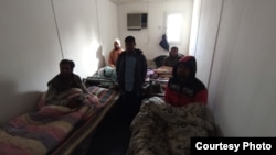 Чет өлкөлүк жарандарды убактылуу кармоо борборундагы абал. Акыйкатчынын сүрөтү. Ноябрь, 2025-жыл.