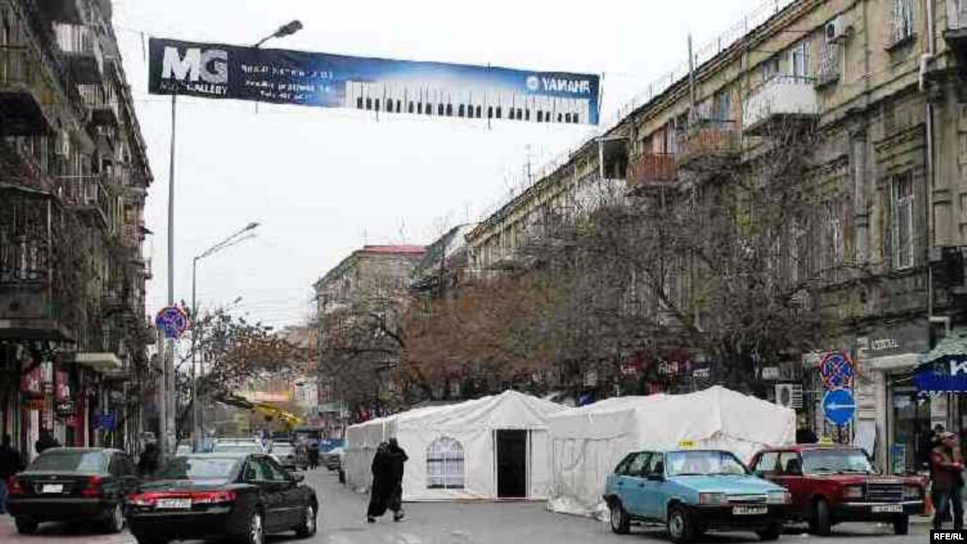 «Kimsə yaxınına hörmət qoyur, ehsan verir, yenə özü bilər, ixtiyarı var. Kimin imkanı yoxdursa, verməsin»