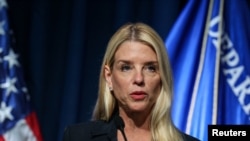 «Будь-хто на будь-якому судні, хто не виконує вказівки Берегової охорони чи інших федеральних посадовців, буде притягнутий до відповідальності за законом у повній мірі», заявила генпрокурорка США 