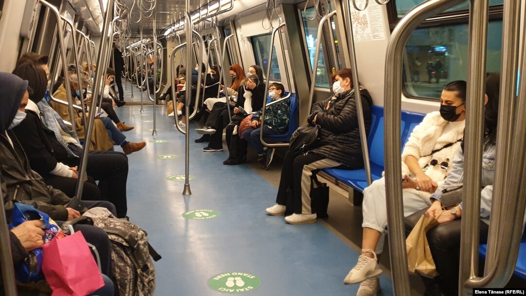 O călătorie cu metroul va costa 3 lei de la 1 august, față de 2,5 lei cât e în prezent. 