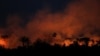 Füst száll az égre az égő amazóniai esőerdőből. Apui, Brazília, 2021. szeptember 5. 
