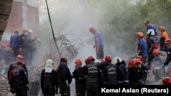 Спасательные работы после землетрясения в Измире. Турция, 2 ноября 2020 года. 