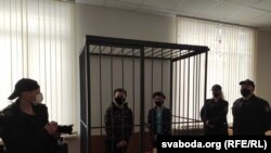 Анастасія і Вікторыя Міронцавы падчас суду