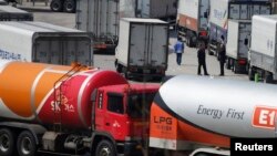 Південнокорейські вантажівки повертаються після того, як їм заборонили в’їзд до промислового парку Кесон, 3 квітня 2013 року