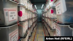 Fillimisht procesi i rinumërimit nisi vetëm në disa komuna, më pas u mor vendimi për të gjitha.