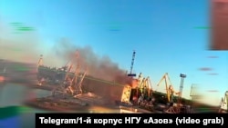 Атака БПЛА на морський порт в окупованому Маріуполі на кадрах відео 1-го корпусу НГУ «Азов»
