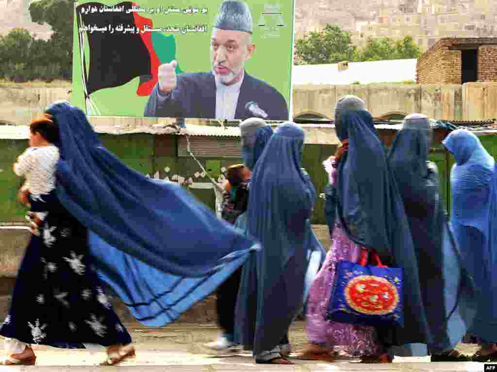 Afganistan - Uskoro predsjednički izbori - Afganistan je već oblijepljen izbornim plakatima. Predsjednički izbori su zakazani za 20.08.2009.