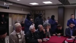 «Nezaketli ziyaret» nasıl keçti. Rusiye uquq qoruyıcıları «Qırım birdemliginiñ» toplaşuvında (video)
