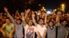 Ереван. Депутаты заслонили демонстрантов «живым щитом»