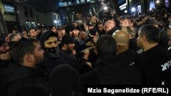 Акция протеста ультраправых у тбилисского кинотеатра «Амирани», где демонстрировался фильм