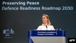 Șefa politicii externe europene, Kaja Kallas, susține o conferință de presă privind foaia de parcurs pentru pregătirea în domeniul apărării, la sediul UE din Bruxelles, pe 16 octombrie 2025.