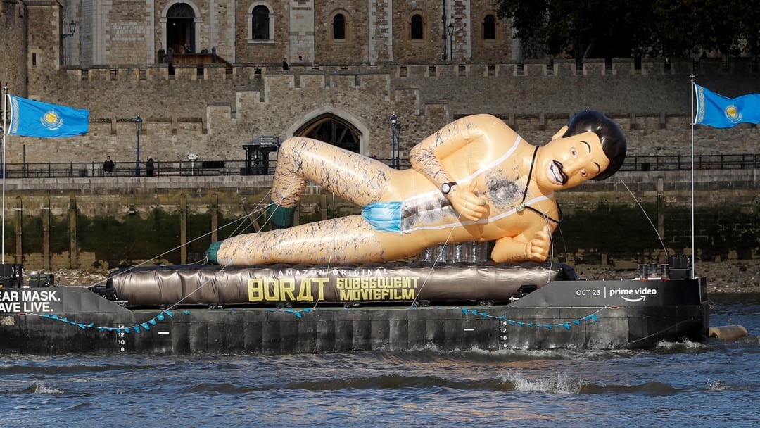 Үстел үстінде хатшының порносын қараңыз