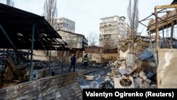 За даними місцевої влади, внаслідок масованої атаки й пошкоджень інфраструктури зранку в Києві опинилися без теплопостачання знову майже 6 000 будинків