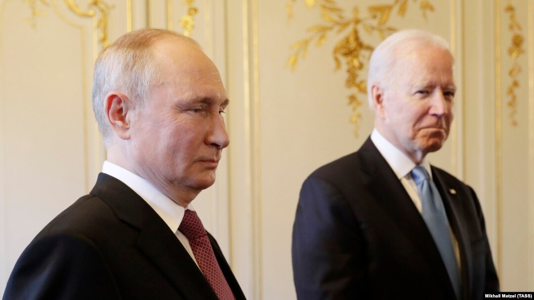Președintele Biden avertizează că Rusia caută un pretext pentru un atac asupra Ucrainei și reia apelul la negocieri. Vladimir Putin, într-un răspuns dat americanilor, vorbește despre „măsuri de natură tehnico-militară”. (Imagine din 16 iunie 2021, Geneva)