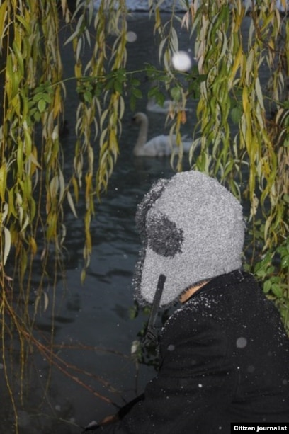 Сексуалды мини юбкалар мен леггинстердегі қыздар
