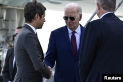 Președintele SUA, Joe Biden, a fost întâmpinat de premierul francez, Gabriel Attal, la sosirea sa în Franța, unde efectuează prima sa vizită de stat.