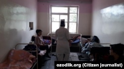 Many Uzbeks say a lack of basic equipment is widespread in hospitals in the provinces. (file photo)