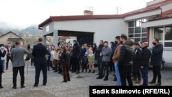 Protest roditelja ispred škole u Potočarima (3. februar 2021.)