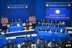 Donald Trump și o parte dintre liderii prezenți la prima reuniune a Consiliului pentru Pace, 19 februarie 2026.