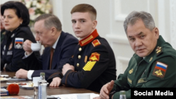 Rapperul Icegergert, alături de fostul ministru rus al Apărării, Serghei Șoigu