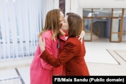 Президентка Європейського парламенту Роберта Мецола та президентка Молдови Мая Санду, Кишинів, 7 листопада 2025 року