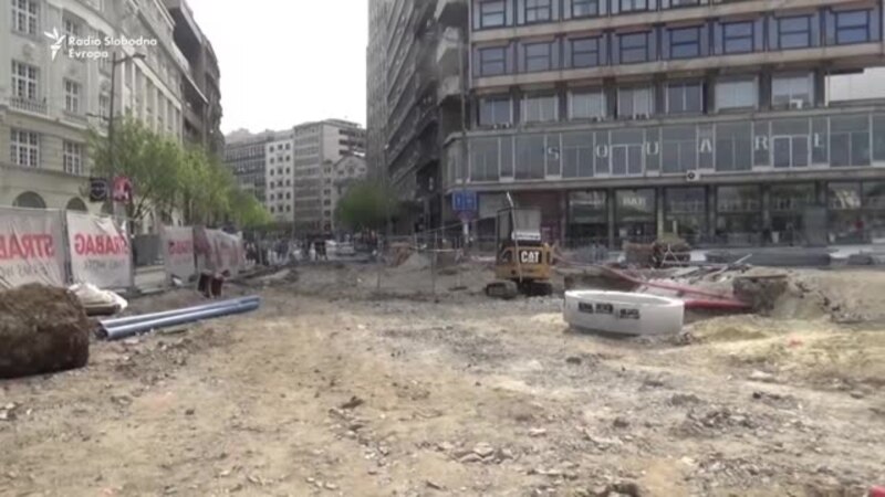 Radnici opštine Stari grad blokirali radove na gradilištu Trga republike