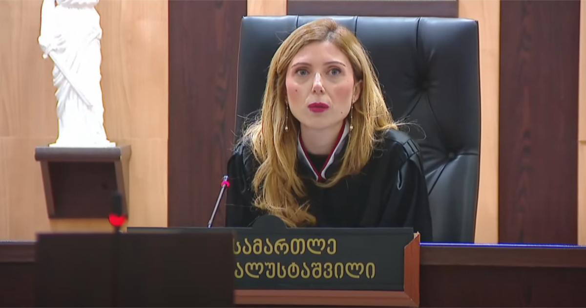 „მშივრები არიან“ - რეპლიკის პასუხად პროევროპულ აქციებზე დაკავებული 11 პირის სხდომა მოსამართლემ დახურა
