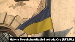 Львів у жалобі 5 вересня, прапори з чорними стрічками встановлені на будівлях міста