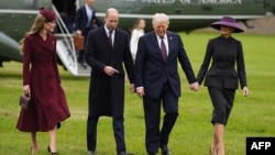 Donald Trump și soția lui Melania sunt întâmpinați la Windsor de Prințul William și soția lui Kate, pe 17 septembrie 2025.