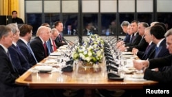 Нишасти раҳбарони кишварҳои Осиёи Марказӣ бо Доналд Трамп, раисҷумҳури Амрико. Вашингтон, моҳи ноябри 2025