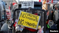 камионџиите и нивните поддржувачи продолжуваат да протестираат против задолжително вакцинирање против ковид-19, Отава, Онтарио, Канада, 7 февруари 2022 година.