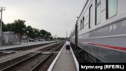 Потяг «Москва-Феодосія» на вокзалі в Криму. Ілюстративне фото