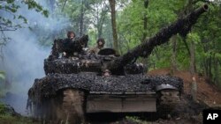 საილუსტრაციო ფოტო. უკრაინის თავდაცვის ძალების სამხედროები და ტანკი დონეცკის ოლქში