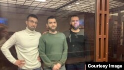 Кемал Тамбиев, Абдулмумин Гаджиев и Абубакар Ризванов в Южном окружном военном суде. Архивное фото
