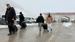 Türkiyəyə qaçan iranlılar danışır: 'İndi dayanıb, amma bilinmir, sonra nə olacaq'