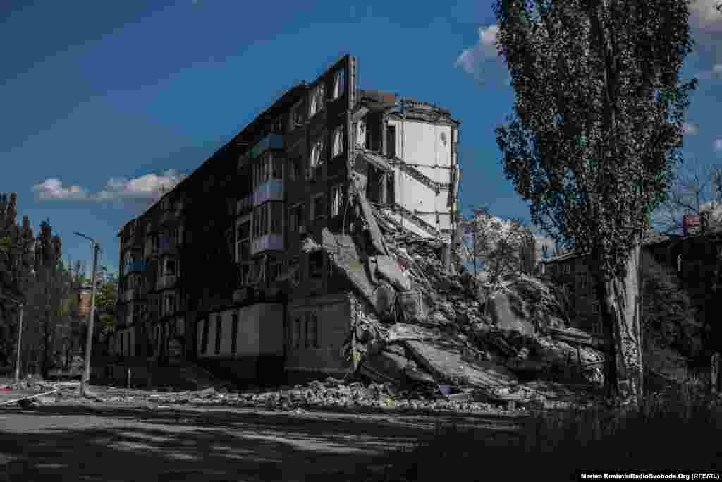 Тим часом російські війська прагнуть зайти в Добропілля, просунутись до Білозерського і вийти на фінальний рубіж Донецької області. Втім, цього вони хотіли досягти ще з весни, після окупації Покровська. Безрезультатно