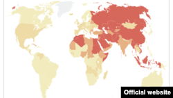 نقشه‌ای که موسسه پیو از اعمال محدودیت حکومت‌ها علیه مذاهب در جهان تهیه کرده است. کشورهایی که محدودیت‌های بسیار شدیدی را تجربه می‌کنند با رنگ قرمز مشخص شده‌اند، از جمله ایران. 