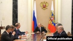 Russia - President Vladimir Putin meets with members of Russia's Security Council in Moscow, 17May2016.