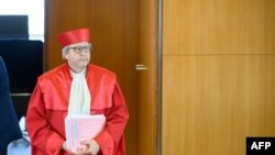 Председателят на германския Конституционен съд Андреас Фоскуле преди да прочете решението от 5 май