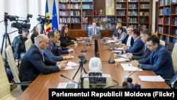 La audieri privind schema TUX, în Comisia parlamentare pentru economie, buget și finanțe,   pe 25 noiembrie 