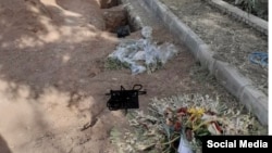 تصویری از قبرهای تازه حفر شده در گورستان خاوران